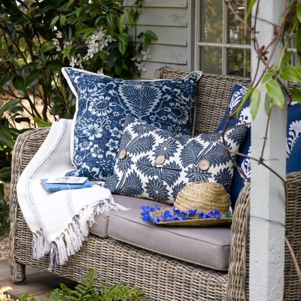 30 Garden Designs with Pillows