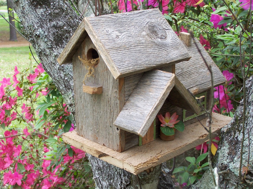 21 Cute Bird Houses Handmade From Wood