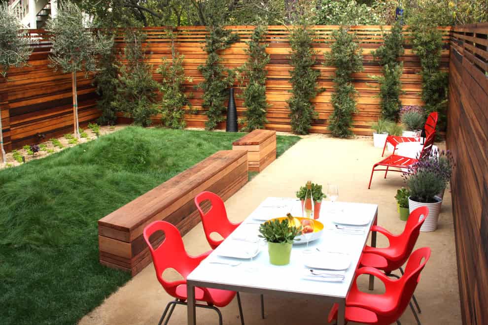 16 Captivating Modern Landscape Designs For A Modern Backyard