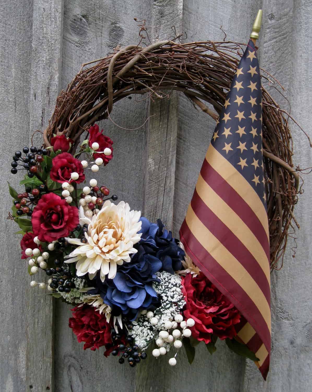 17 Impressive DIY Patriotic Wreath Ideas