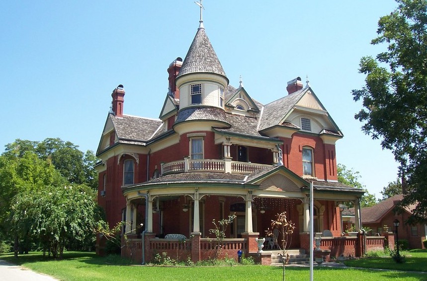 14 Extremely Impressive Victorian House Designs