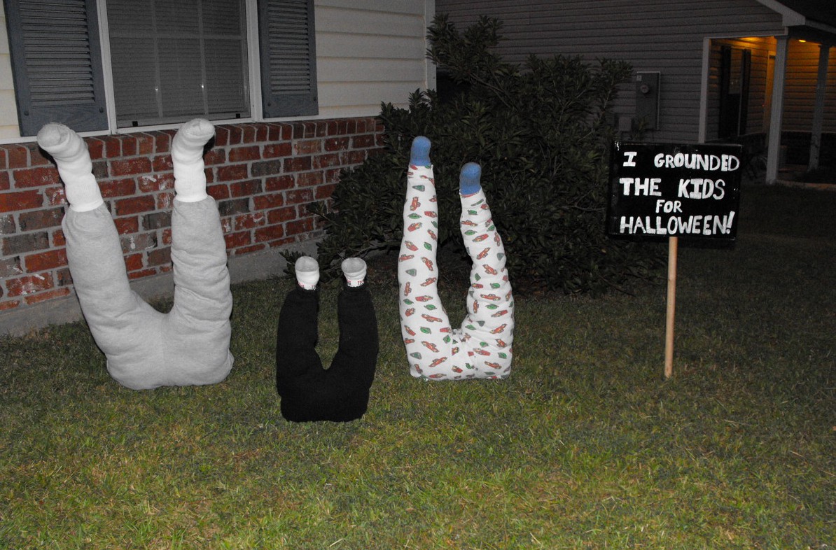 16 Astounding DIY Outdoor Halloween Decorations That You Must See