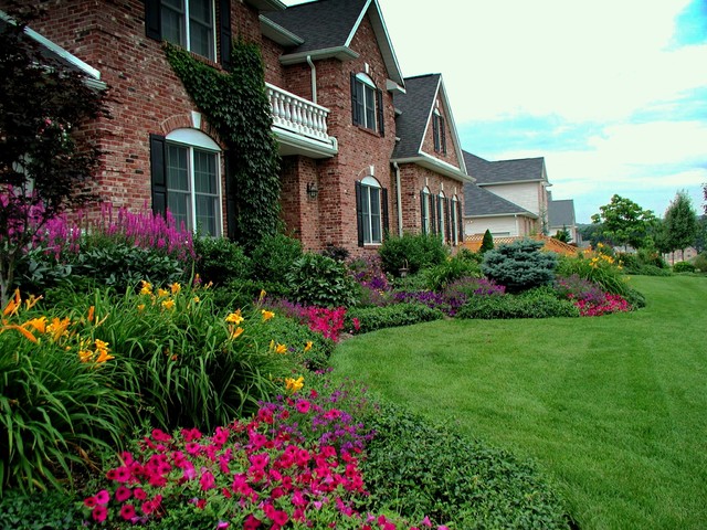 17 Brilliant Front Yard Landscape Design Ideas