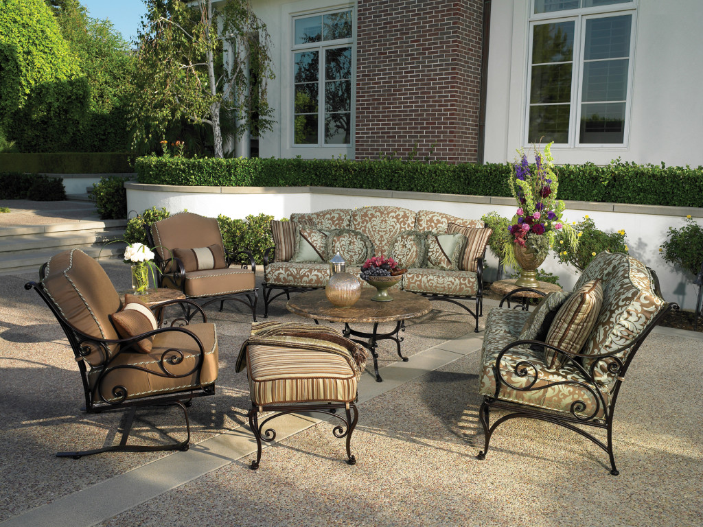 Beautiful Outdoor Living Room Designs That Will Delight You