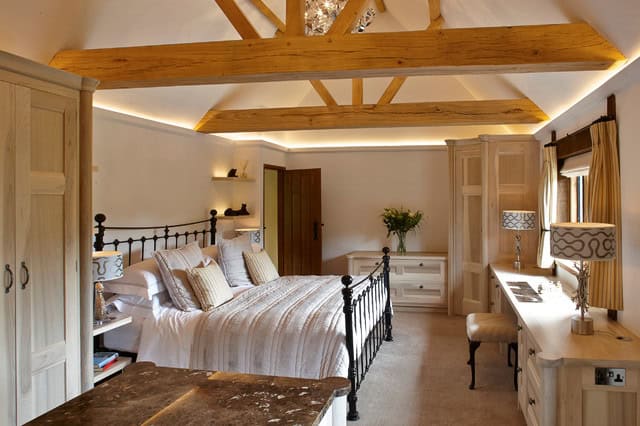 19 Fascinating Bedroom Designs With Exposed Beams That Will Delight You