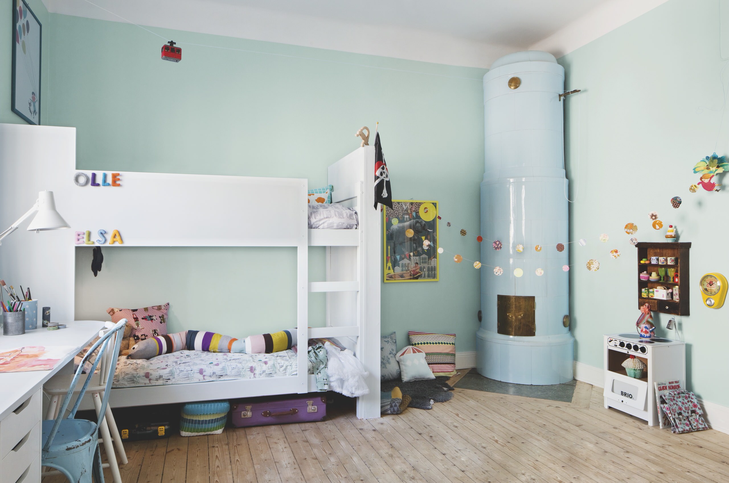 Simple Modern Kids Bedroom Ideas for Large Space