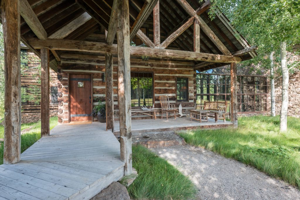 17 Unbelievable Rustic Porch Designs That Will Make Your Jaw Drop