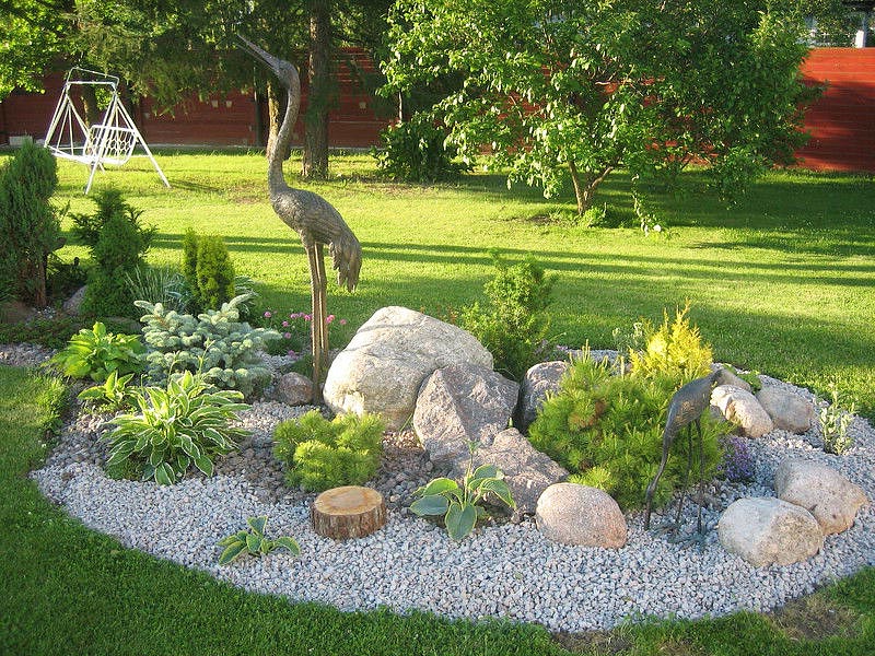 17 Outstanding Small Garden Designs That Will Delight You