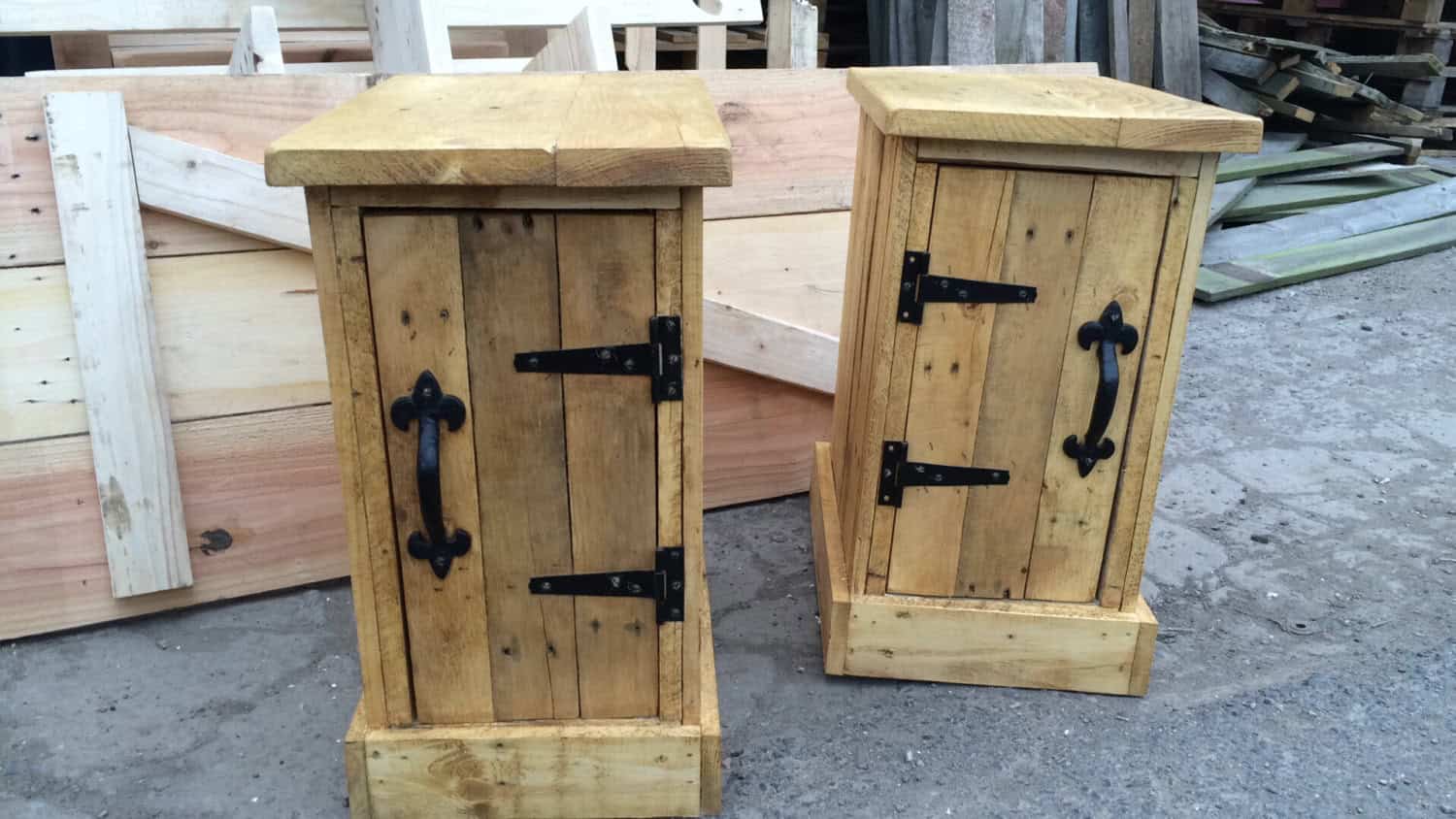 17 Crafty Handmade Pallet Wood Furniture Designs You Can DIY