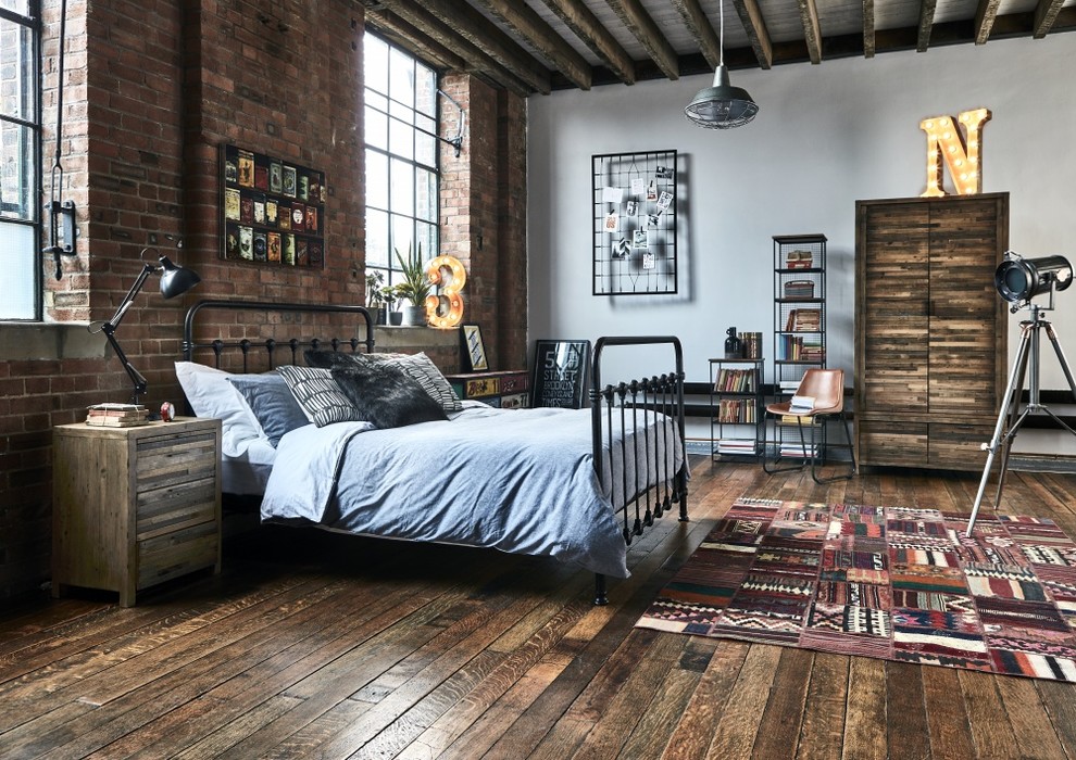 Minimalist Industrial Interior Design Bedroom with Simple Decor