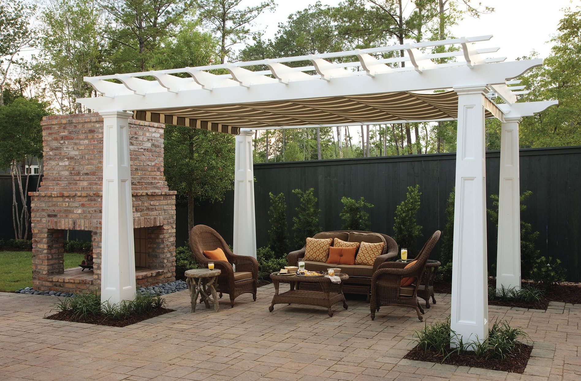 Attractive Pergola Designs To Beautify Your Yard This Spring