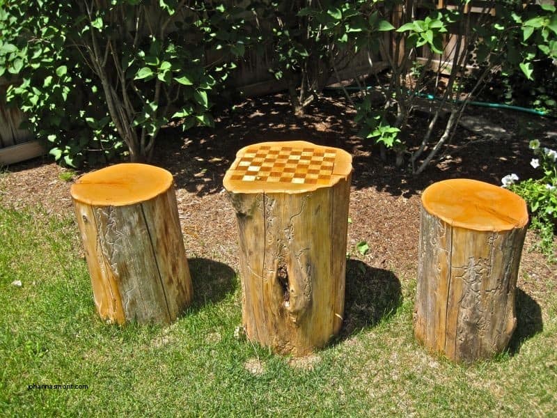 21 Super Easy Wood Log Garden Decorations That You Can Do For Free