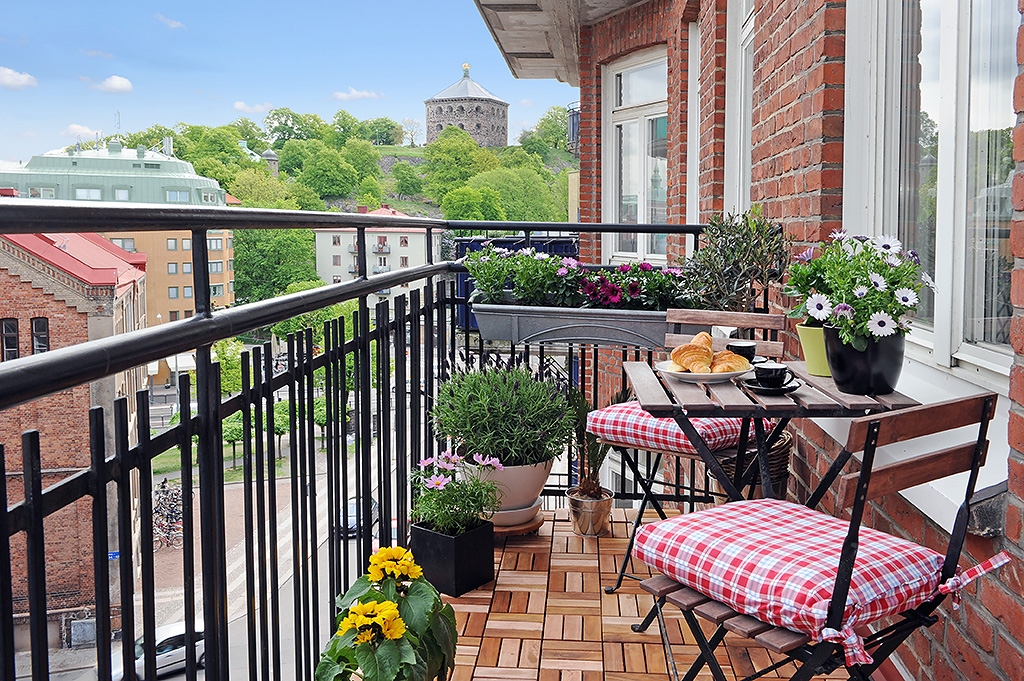 Balcony show