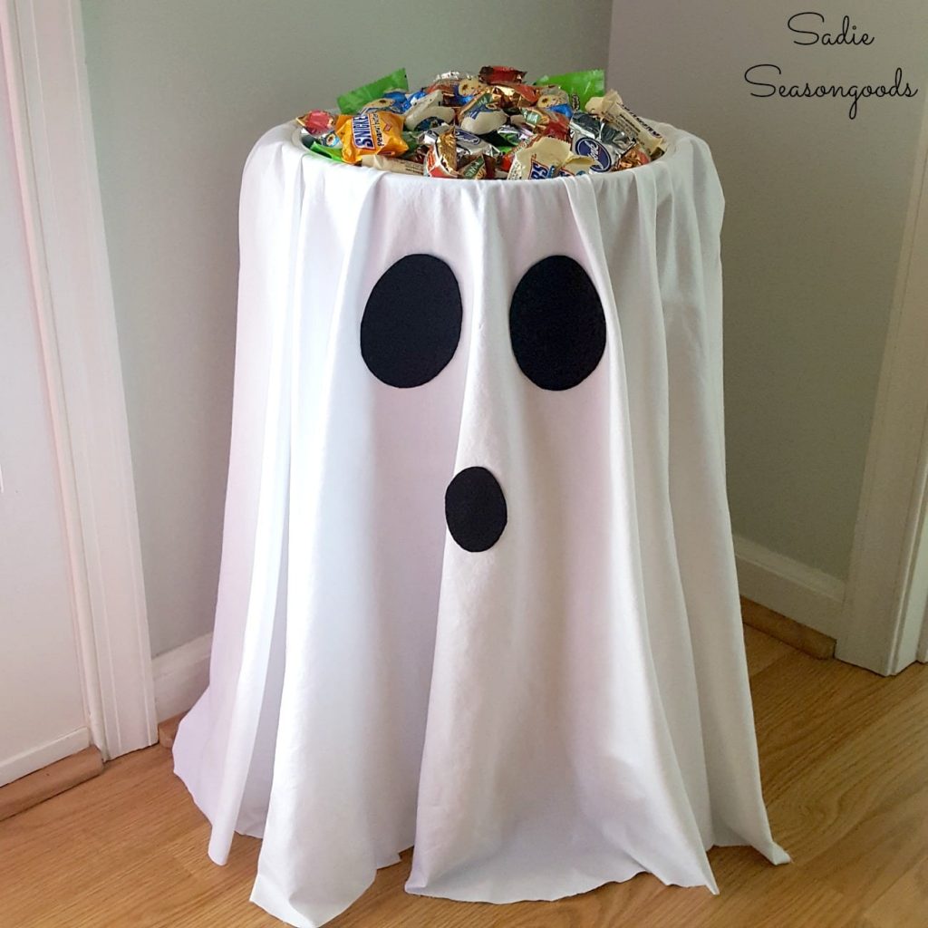 15 Ghostly DIY Halloween Party Decor Ideas For A Spooky Atmosphere