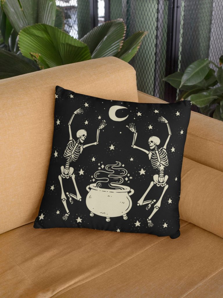 15 Super Spooky Halloween Pillow Designs That You Re Going To Adore