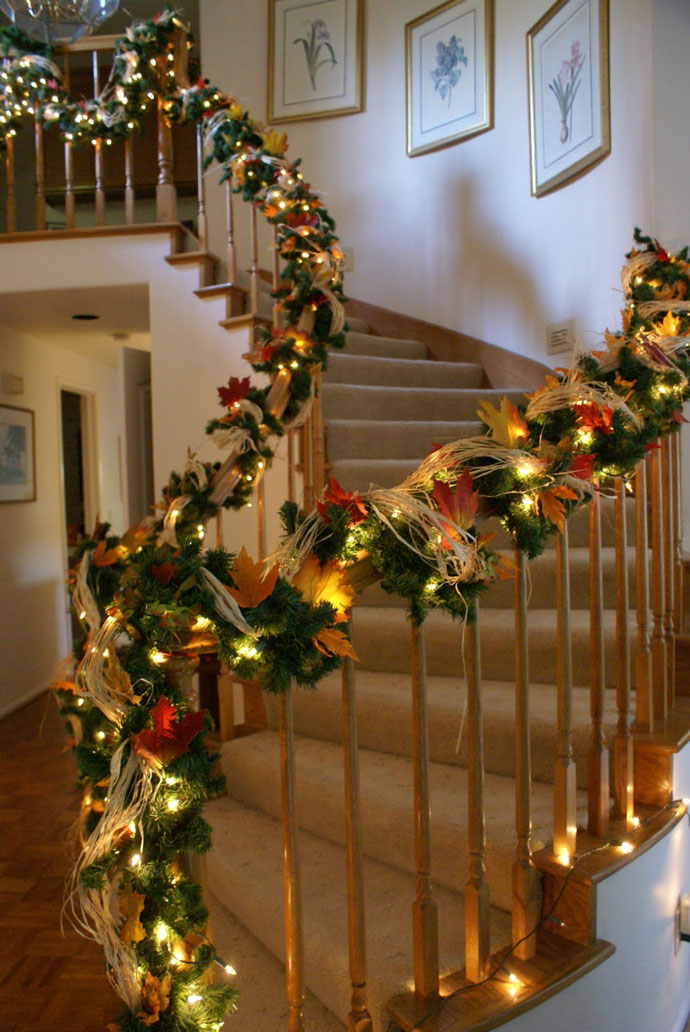 35 Top Photos Christmas Decorations For Banisters / Banister Bottom Christmas Christmas Stairs Decorations Christmas Banister Beautiful Christmas Decorations