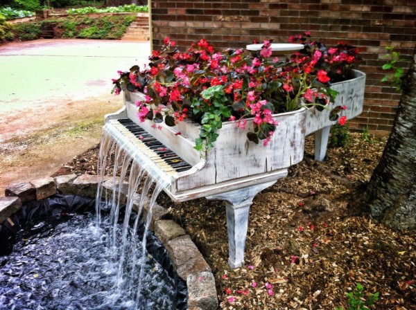 26-diy-inventive-ideas-how-to-repurpose-old-pianos