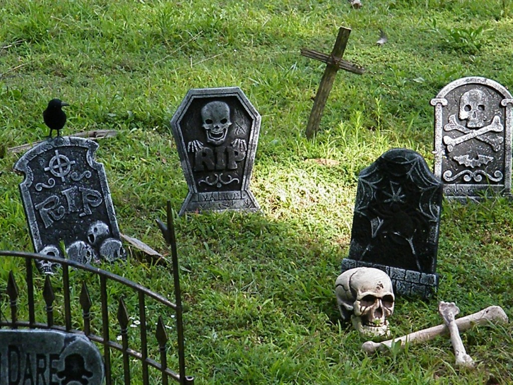 10 Frightening Halloween Outdoor Decorations