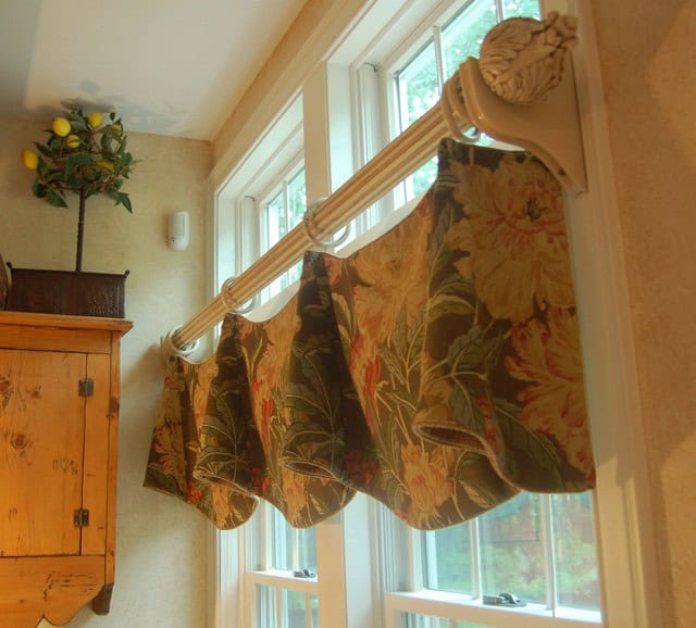 30 Impressive Kitchen Window Treatment Ideas