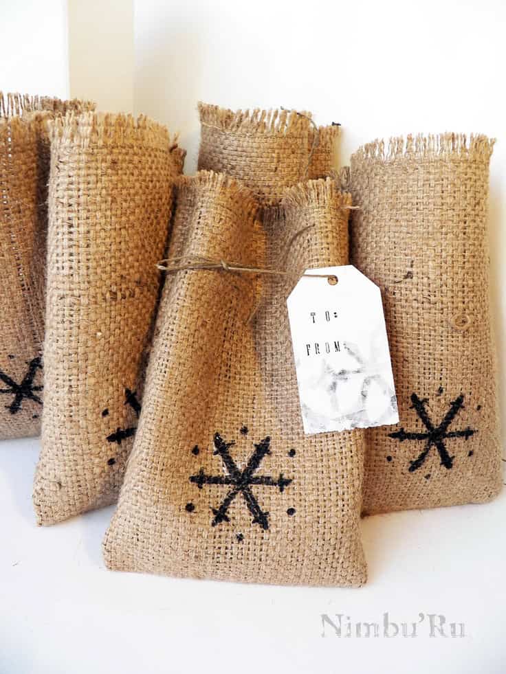 33 Adorable Burlap Christmas Gifts Wrapping Ideas