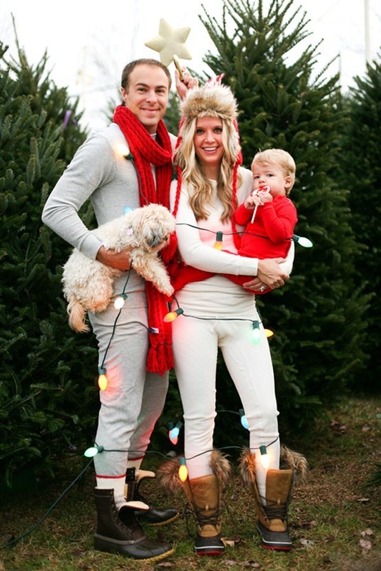 40 Creative and Unique Ways to Take a Family Photos for your Christmas