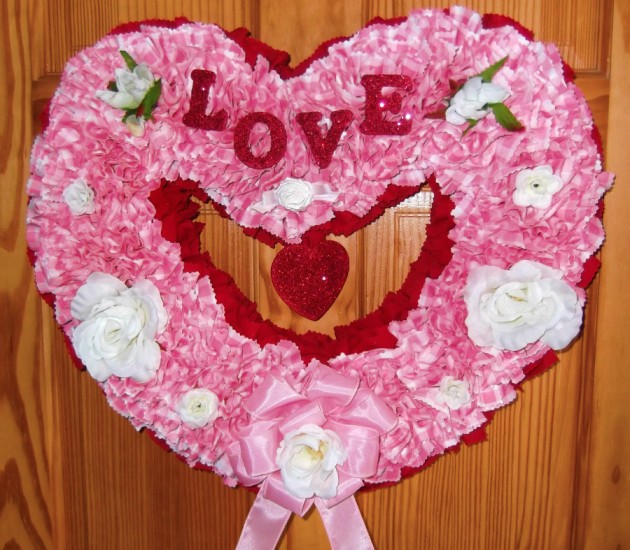 19 Outstanding Handmade Valentine's Wreaths (16)