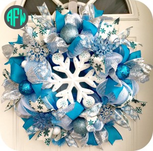 15 Chilling Handmade Winter Wreath Designs For Your Front Door