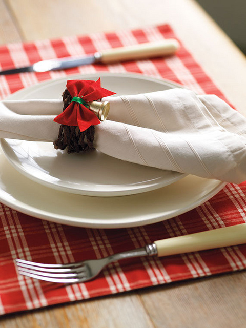 17 Fascinating DIY Christmas Napkin Holders To Add a Festive Touch To