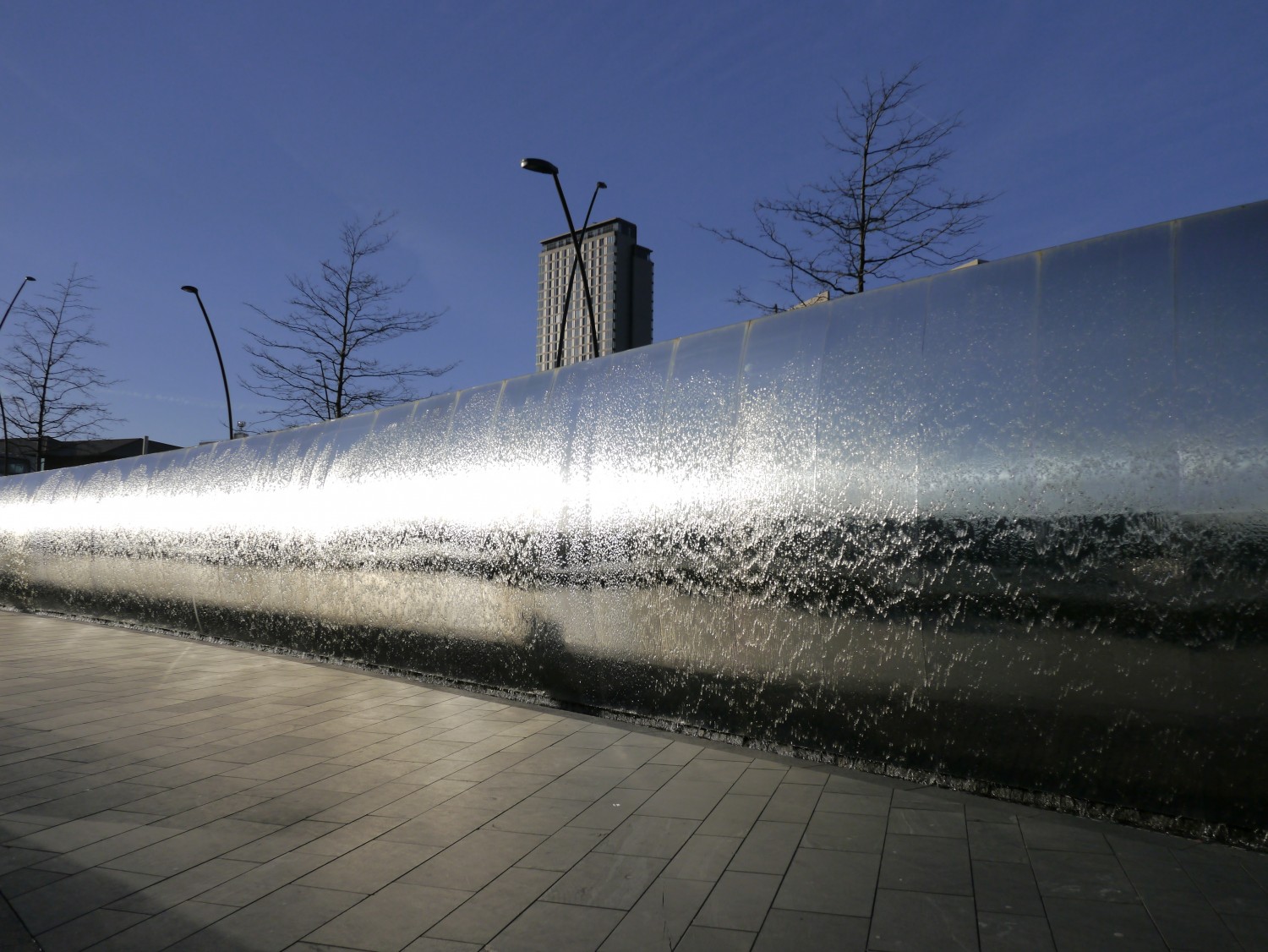 How Stainless Steel Water Features can Complement your Space Age Garden?