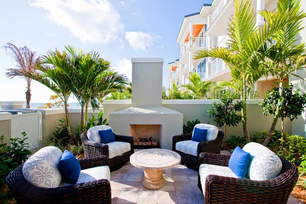 Striking Tropical Patio Designs That Make The View Even More Enjoyable