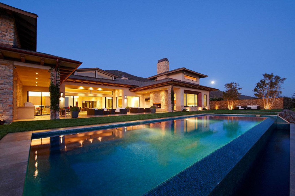 10 Stunning Contemporary Homes With Swimming Pool