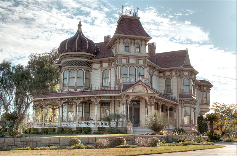 14 Extremely Impressive Victorian House Designs