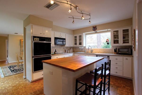 traditional kitchen track lighting