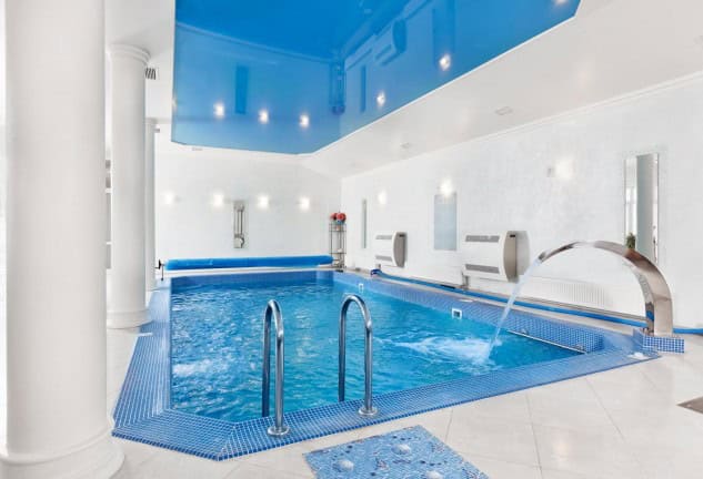 18 Brilliant Indoor Pools That Everyone Will Love 9528