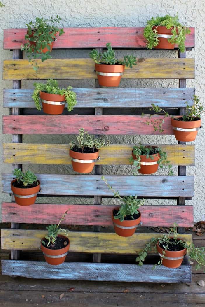 17 Fascinating DIY Pallet Planter Designs