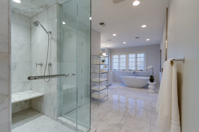 17 Glamorous Dream Bathrooms That Will Leave You Breathless