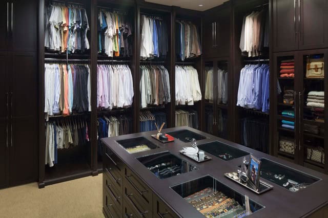 18 Irresistible Traditional Closets That Will Catch Your Eye