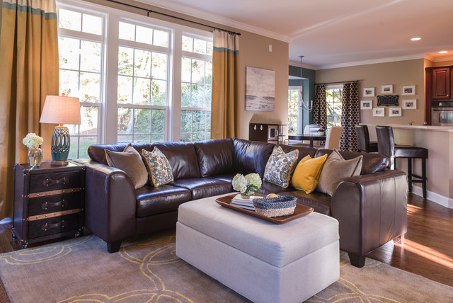 leather sofa arrangement in living room