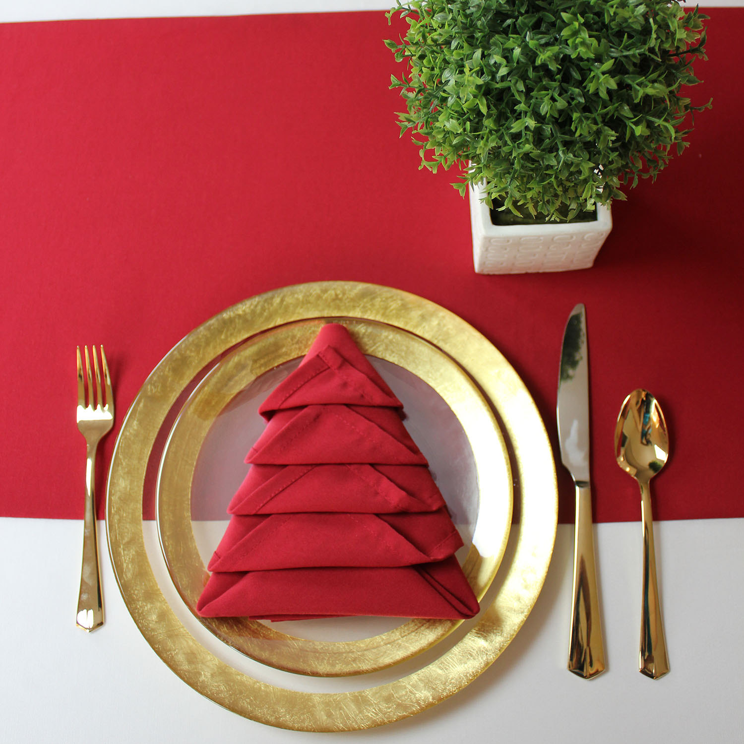 16 Enchanting Handmade Christmas Table Decor Ideas