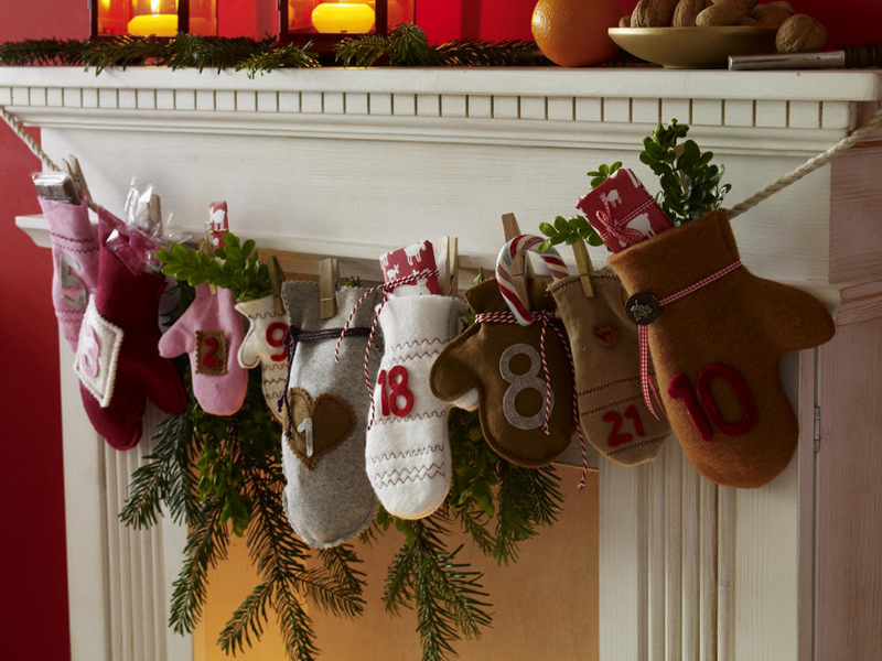 17 Last Minute & Inexpensive DIY Hanging Christmas Decorations