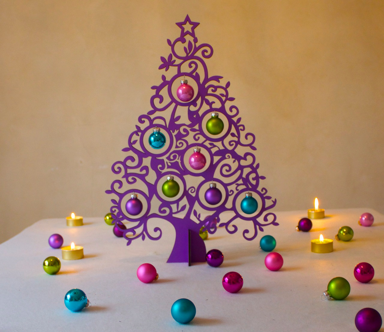 21 Whimsical Handmade Christmas Decorations You Can DIY This Winter