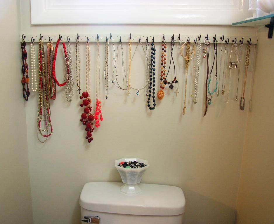 19 Fantastic DIY Hanging Jewelry Organizers That Everyone Must See