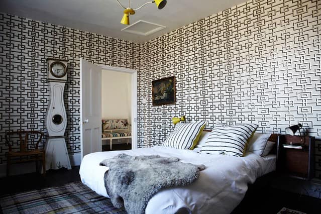 17 Interesting Wallpapers With Geometric Pattern For Every Bedroom