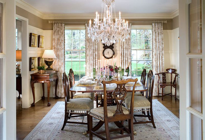 dining room decor with chandeliers