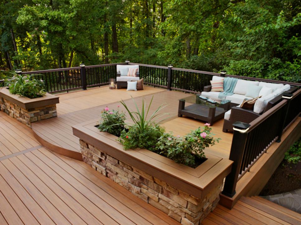 17 Fascinating Backyard Deck Designs That Will Catch Your Eye