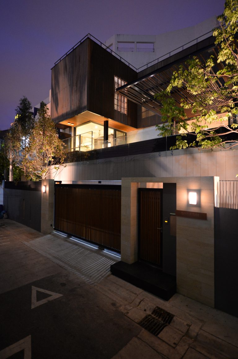 The Eye-Catching Joly House by Stu/D/O Architects in Thailand