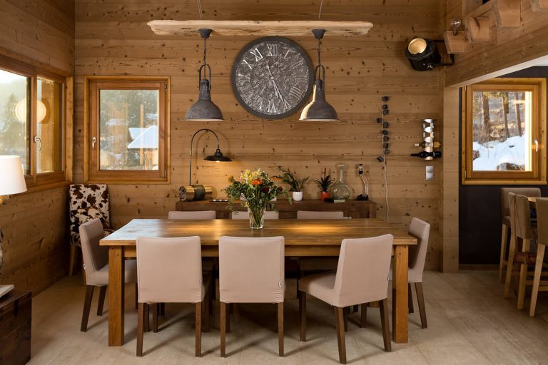 rustic log cabin dining room