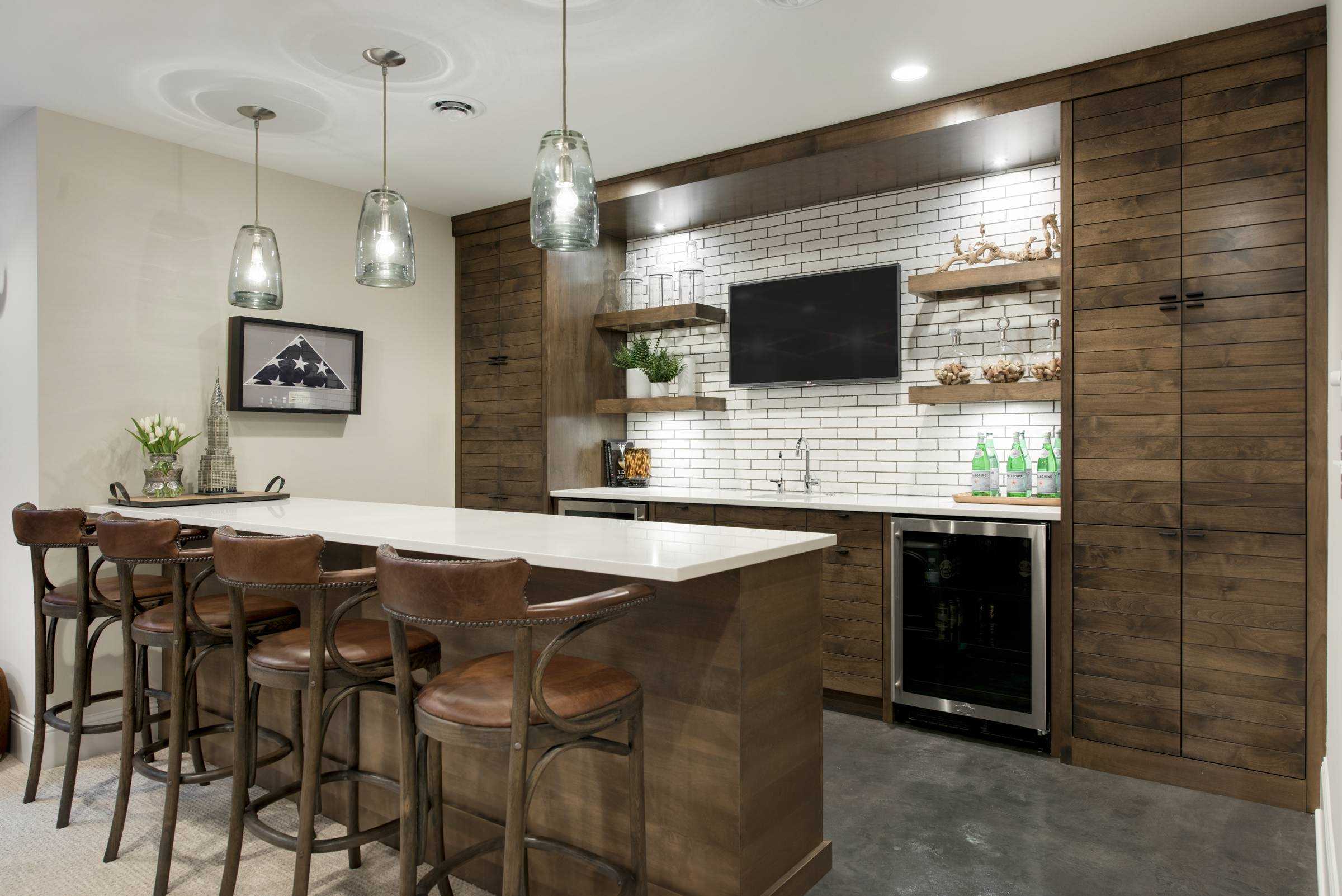 bar style kitchen design idea