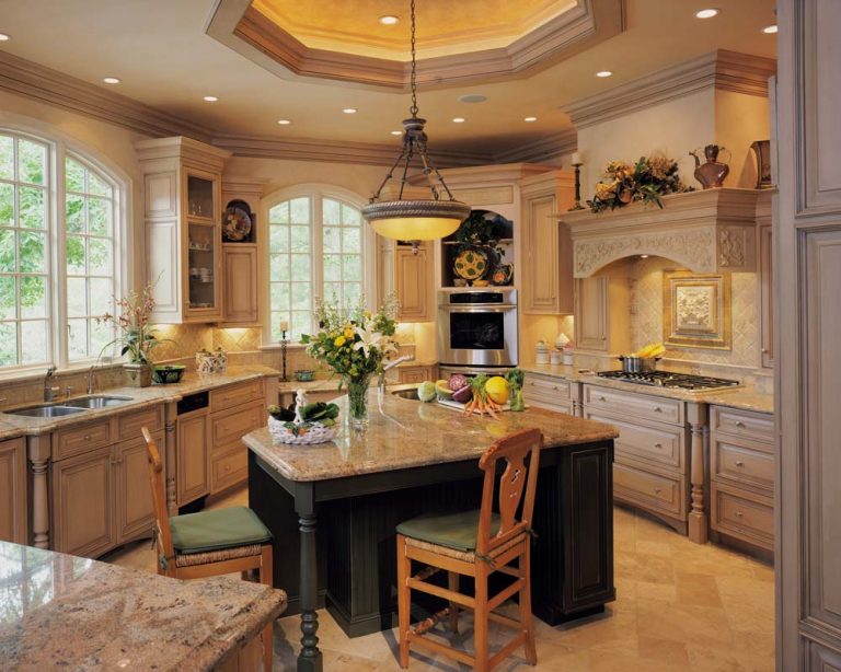 18 Kitchen Islands With Seating In Traditional Style