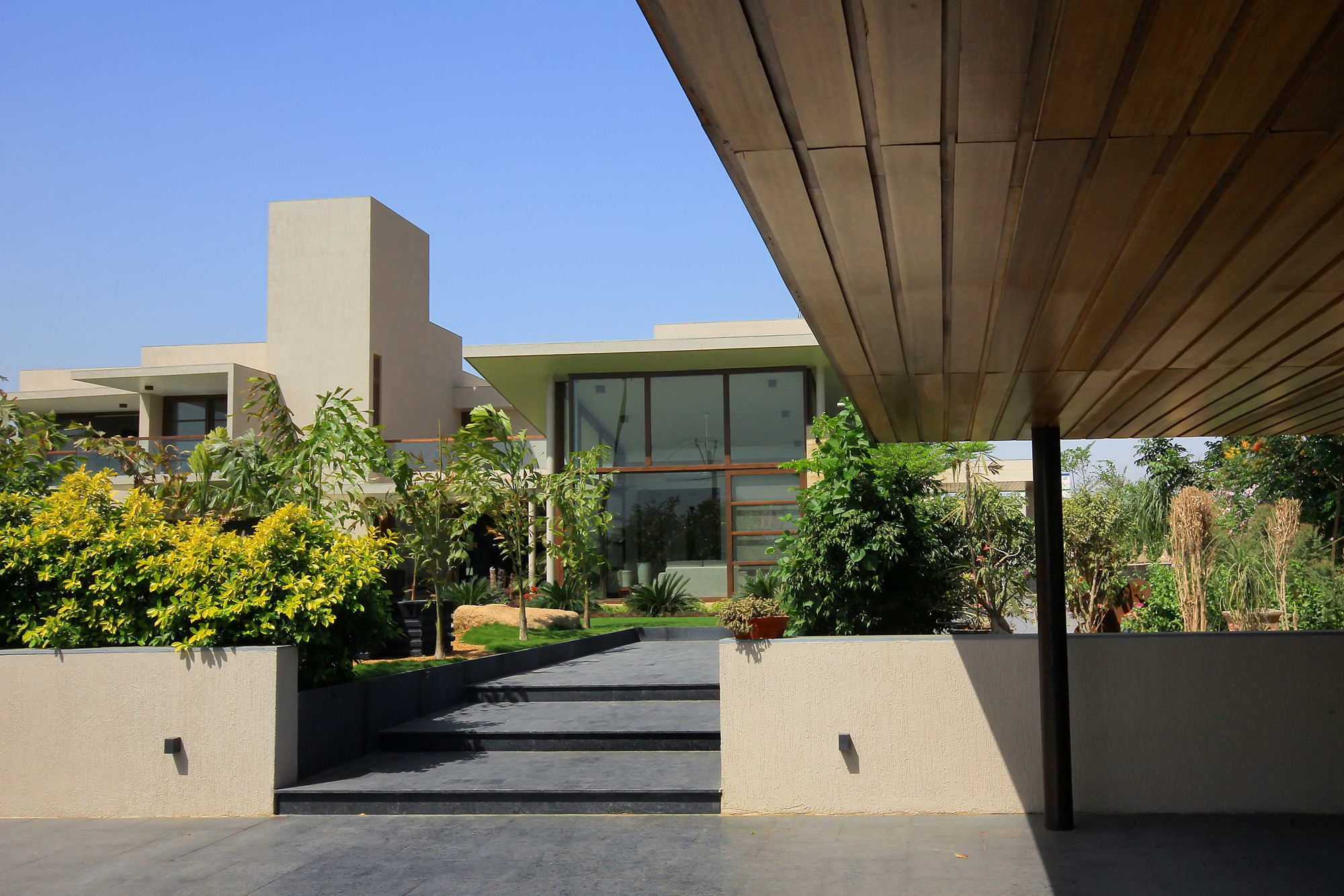 urbane-house-by-hiren-patel-architects-in-ahmedabad-india